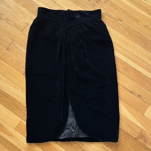 Valentino Boutique Black Front Slit Velvet Skirt - Picture 2 of 11